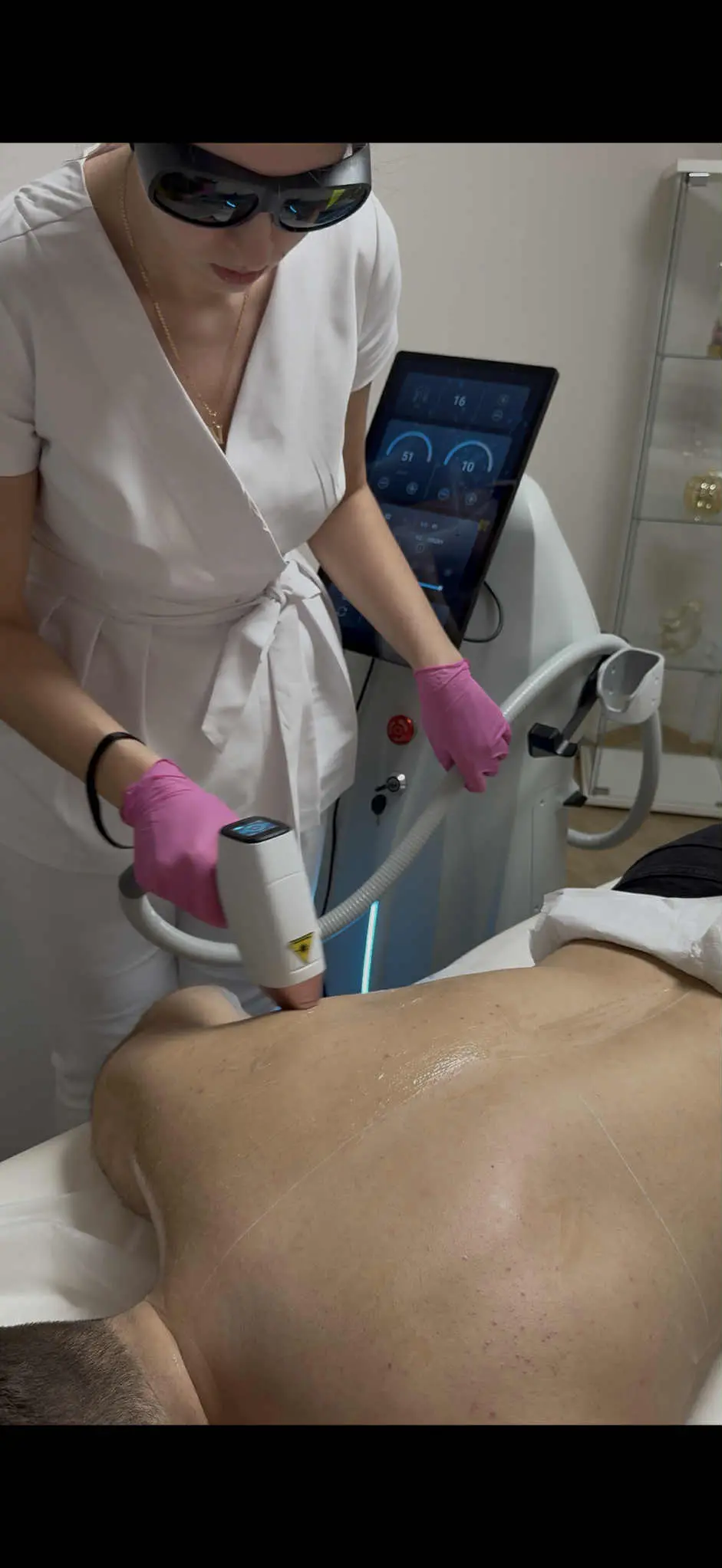 Depilacja laserowa pleców dla mężczyzn Płock - salon kosmetyczny